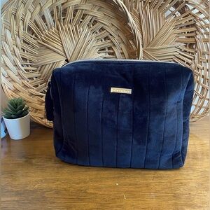 🔥NEW! Cosmetic/toiletry velvet bag from La Vie en Rose! - Black